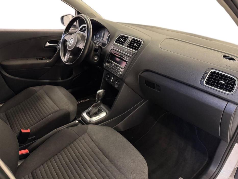 VOLKSWAGEN Polo 2012