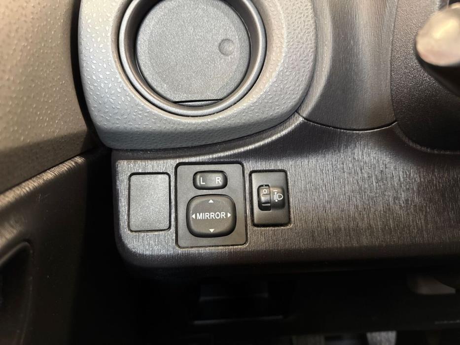 TOYOTA Yaris 2014