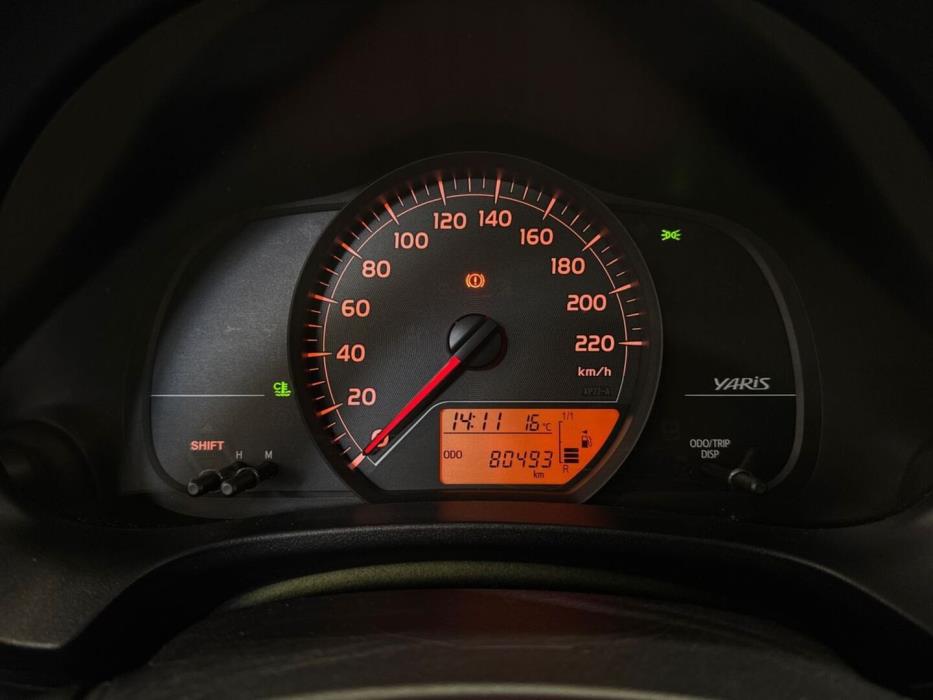 TOYOTA Yaris 2014