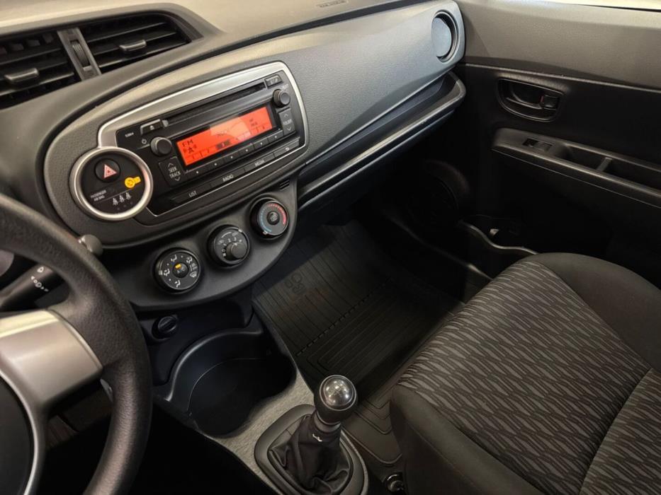 TOYOTA Yaris 2014