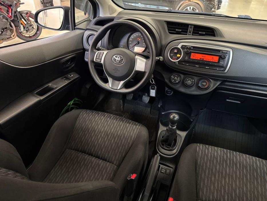 TOYOTA Yaris 2014
