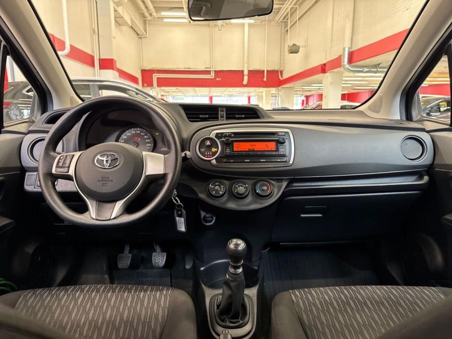 TOYOTA Yaris 2014