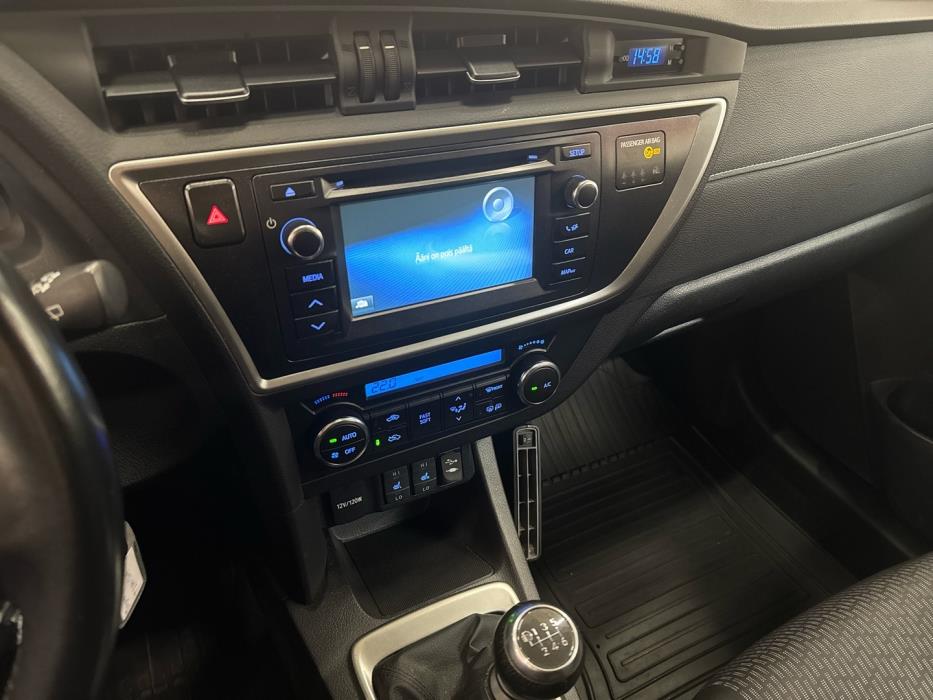 TOYOTA Auris 2014