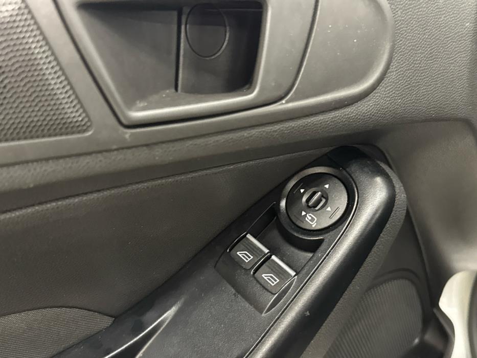 FORD Fiesta Van 2015