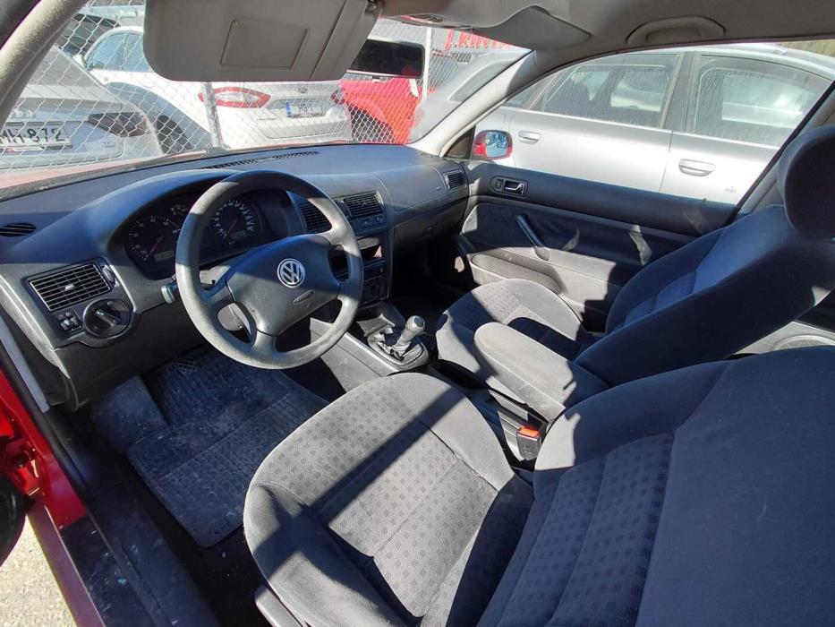 VOLKSWAGEN Golf 2000