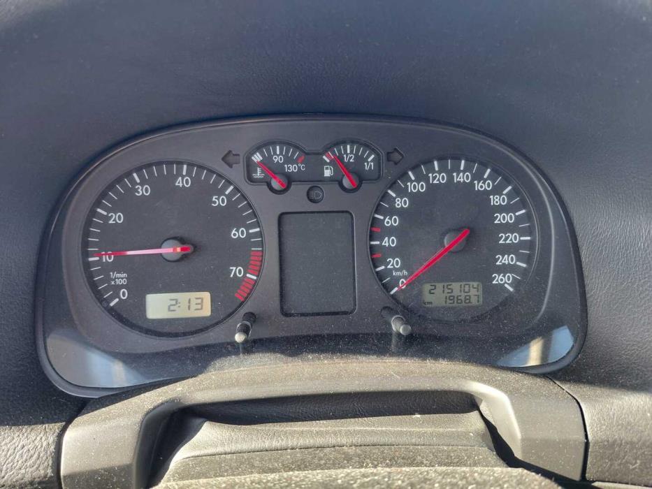 VOLKSWAGEN Golf 2000