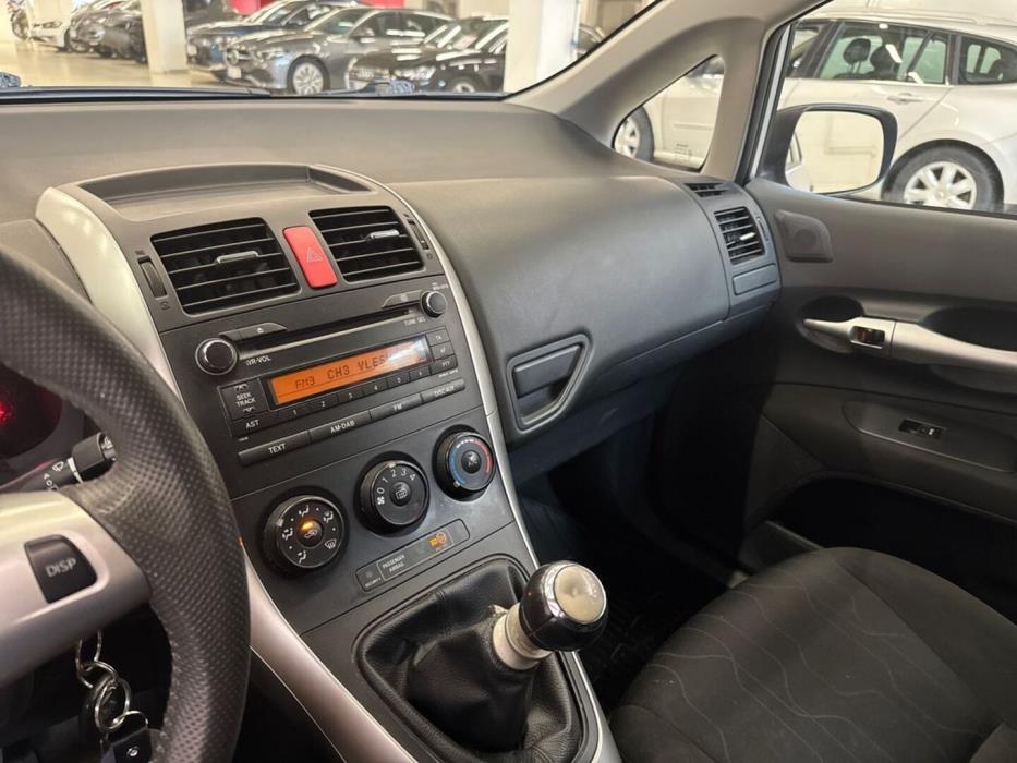 TOYOTA Auris 2010
