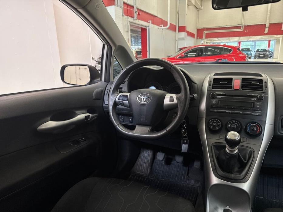 TOYOTA Auris 2010