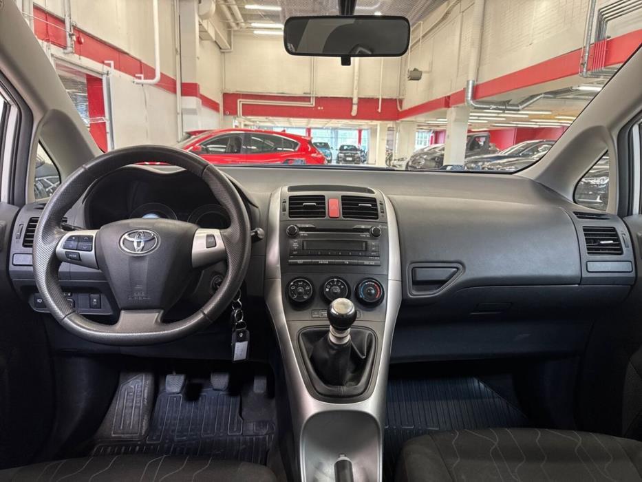 TOYOTA Auris 2010