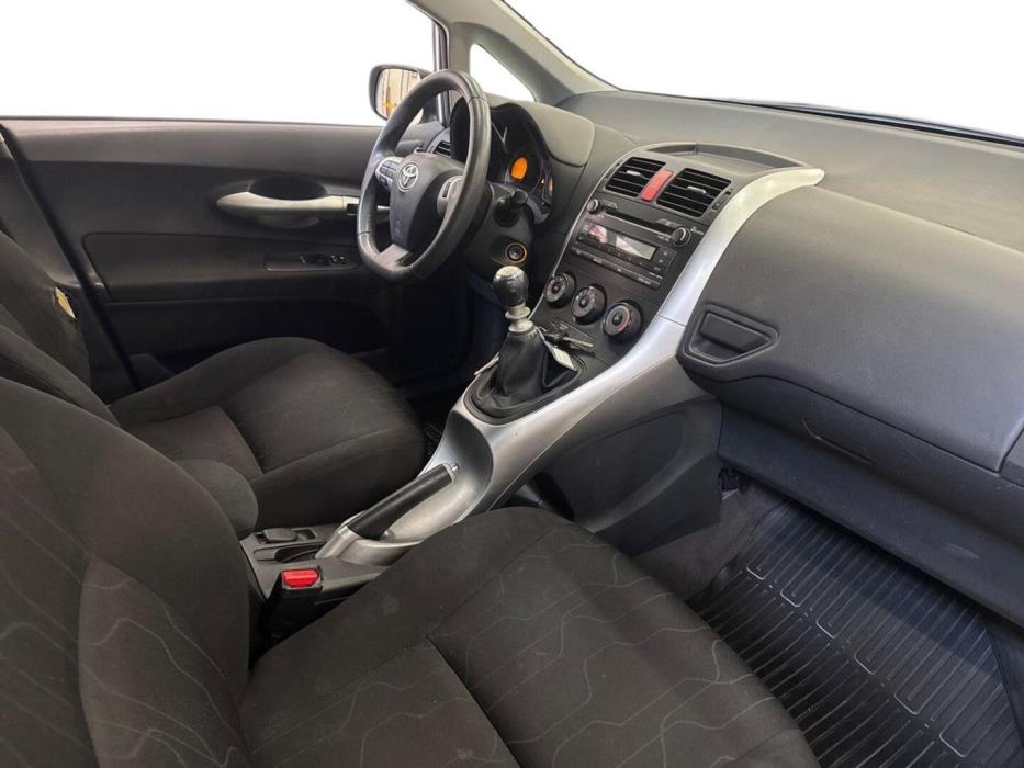 TOYOTA Auris 2010
