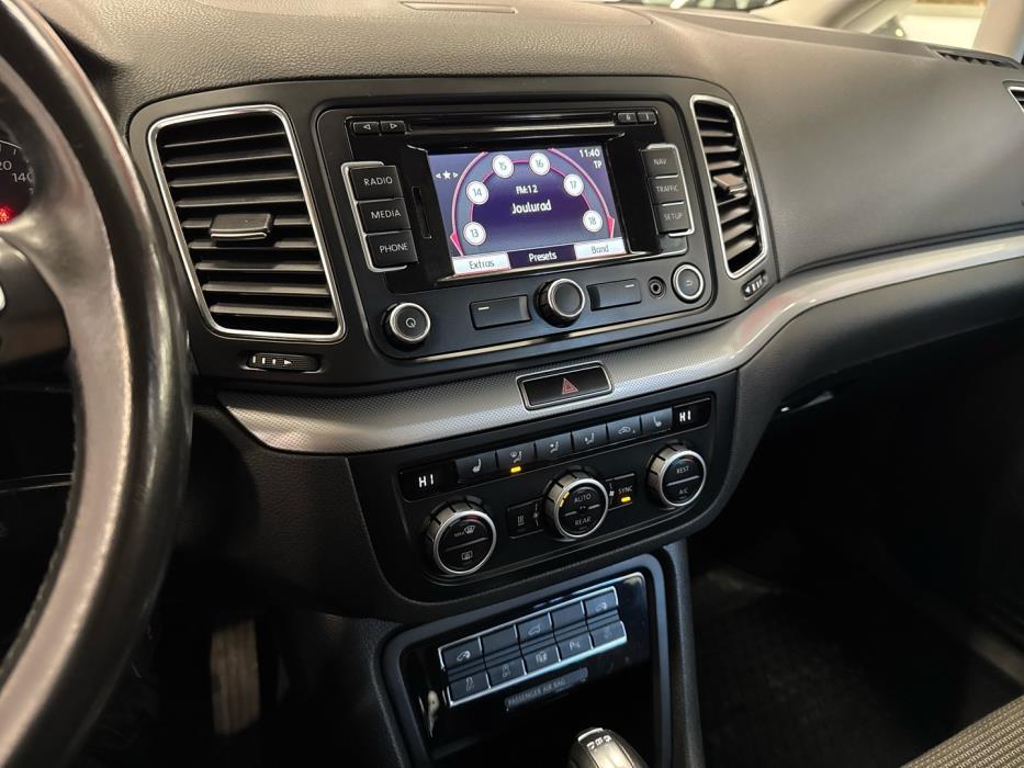 VOLKSWAGEN Sharan 2012