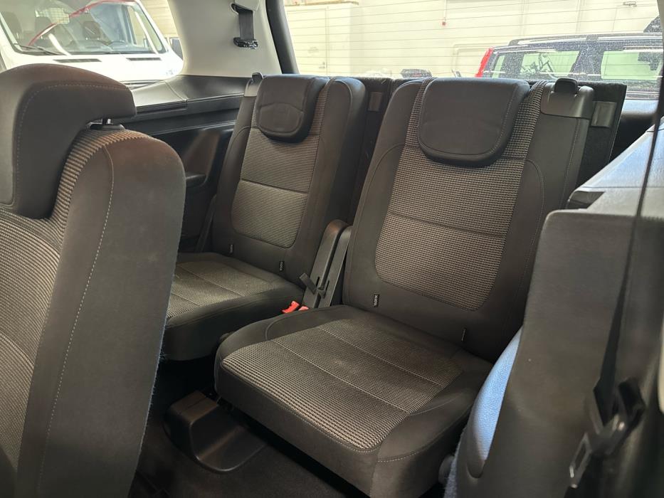 VOLKSWAGEN Sharan 2012