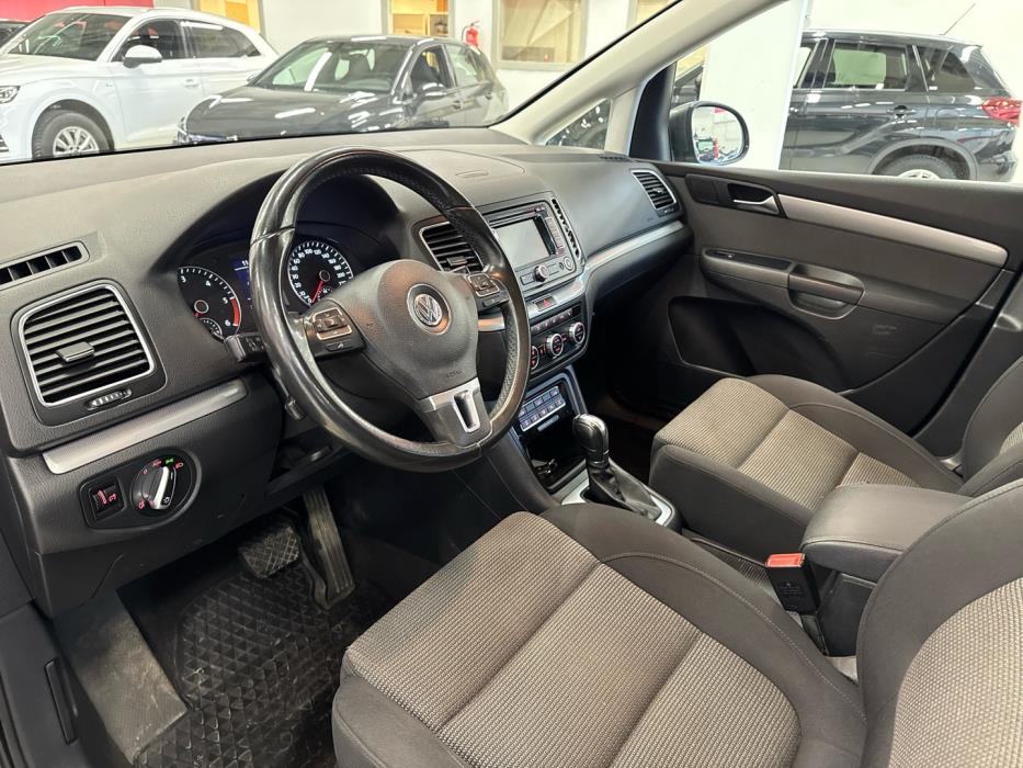 VOLKSWAGEN Sharan 2012