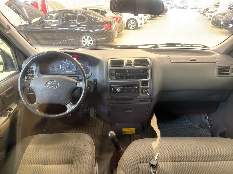 TOYOTA Hiace 2010