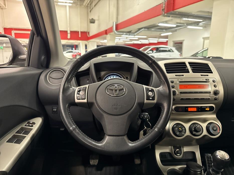 TOYOTA Urban Cruiser 2011