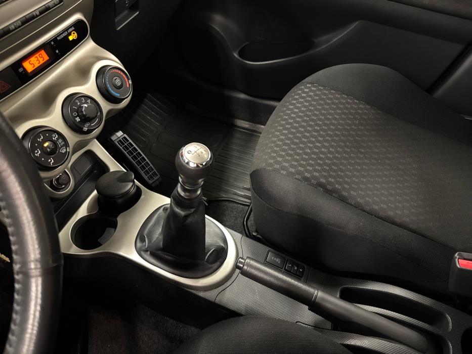TOYOTA Urban Cruiser 2011