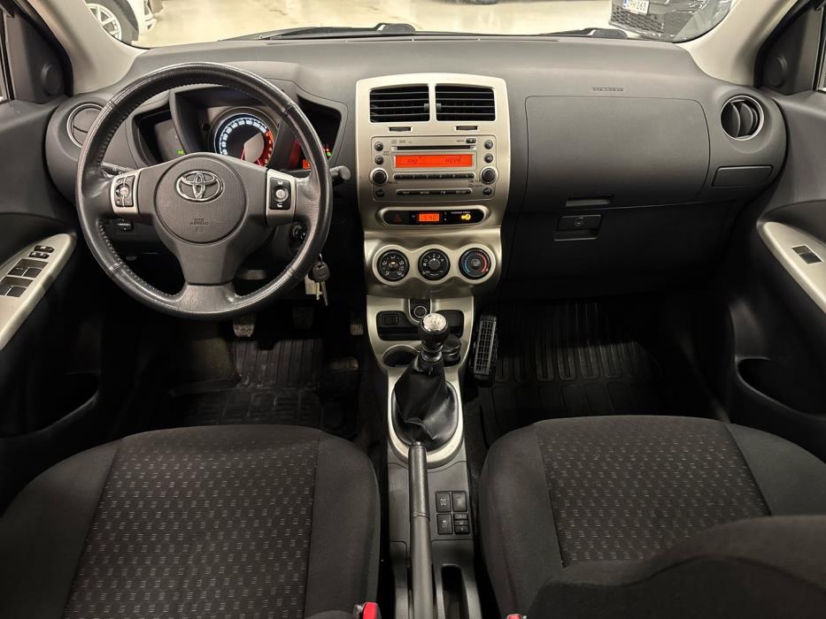 TOYOTA Urban Cruiser 2011