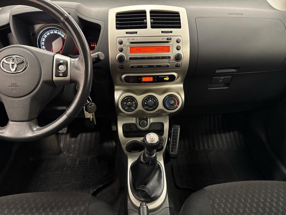 TOYOTA Urban Cruiser 2011
