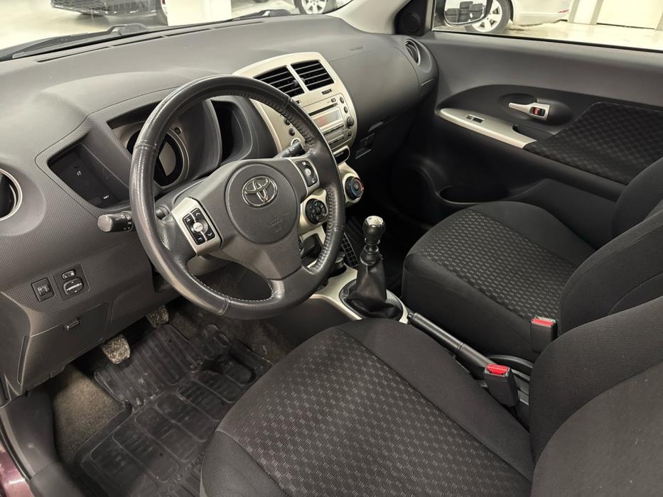 TOYOTA Urban Cruiser 2011