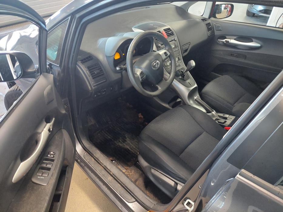 TOYOTA Auris 2010