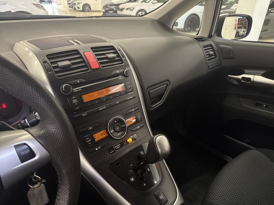TOYOTA Auris 2010