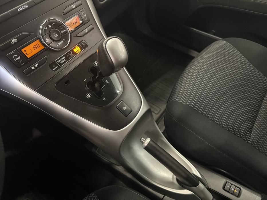 TOYOTA Auris 2010