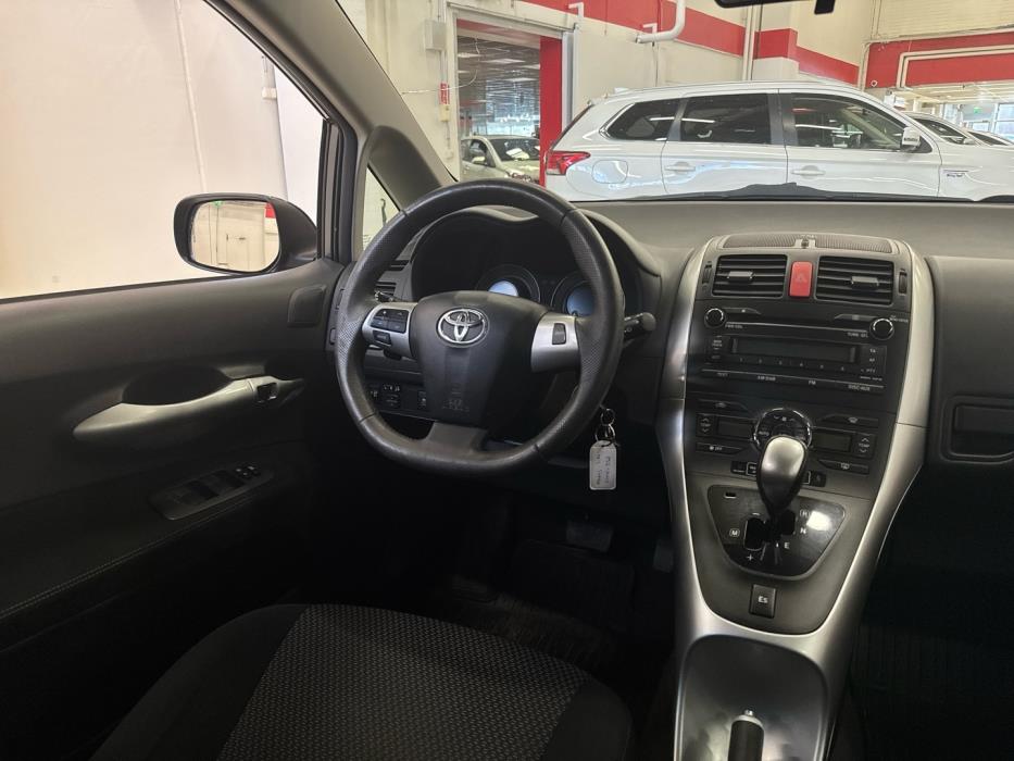 TOYOTA Auris 2010