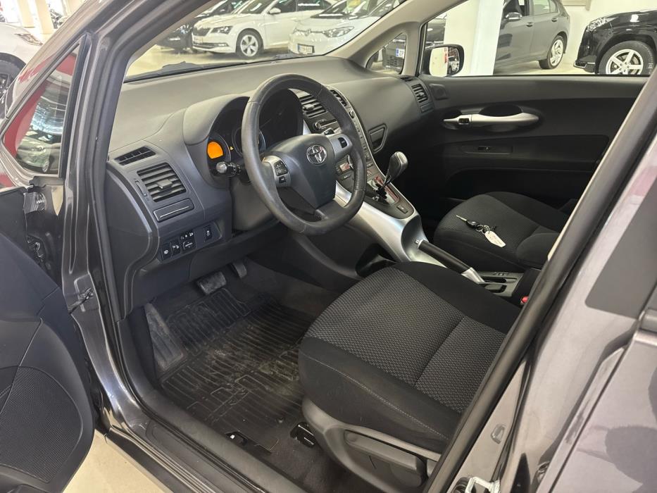 TOYOTA Auris 2010