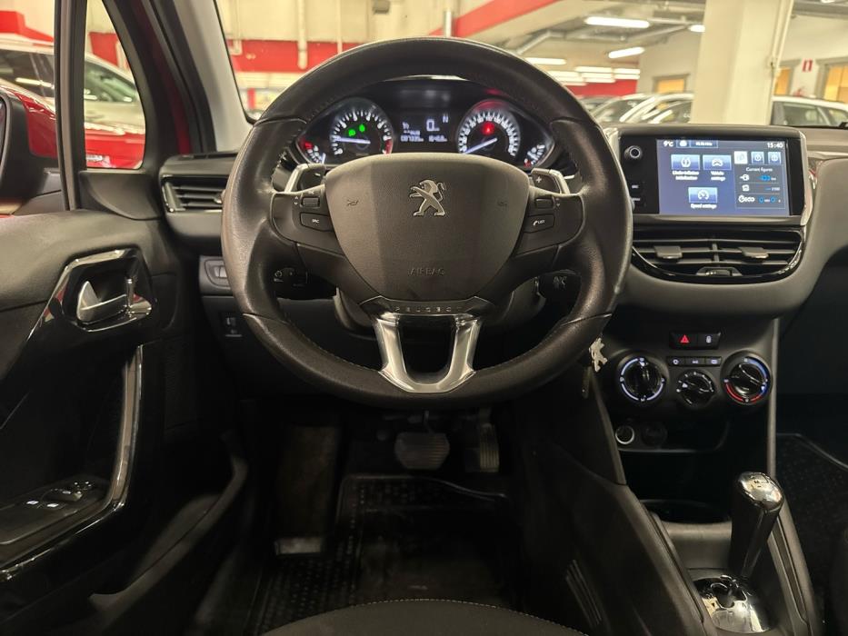 PEUGEOT 208 2015