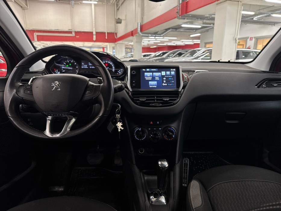 PEUGEOT 208 2015