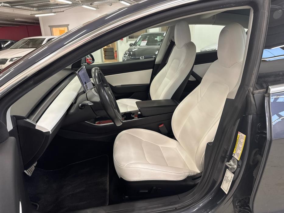 TESLA Model 3 2019