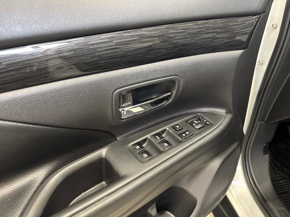 MITSUBISHI Outlander 2016