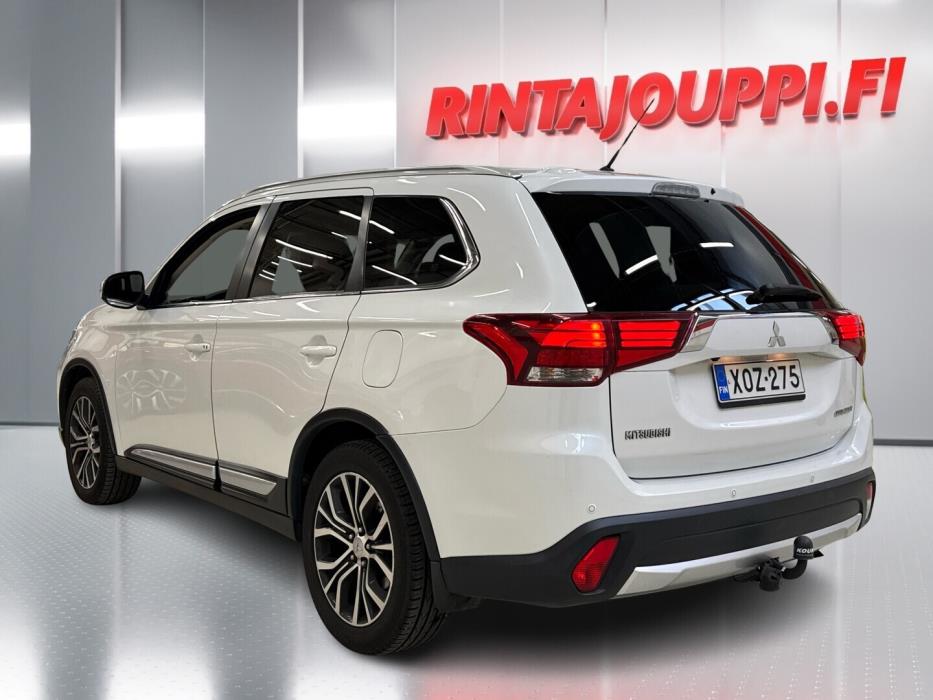 MITSUBISHI Outlander 2016