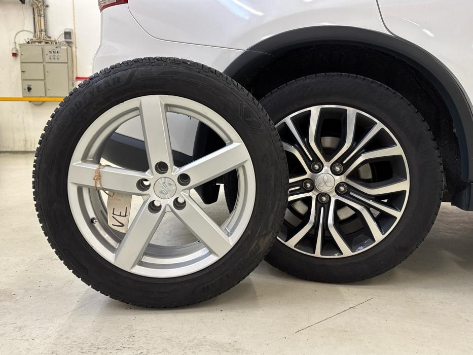 MITSUBISHI Outlander 2016