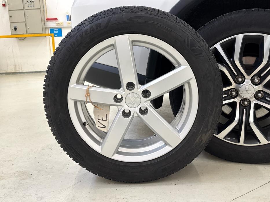 MITSUBISHI Outlander 2016