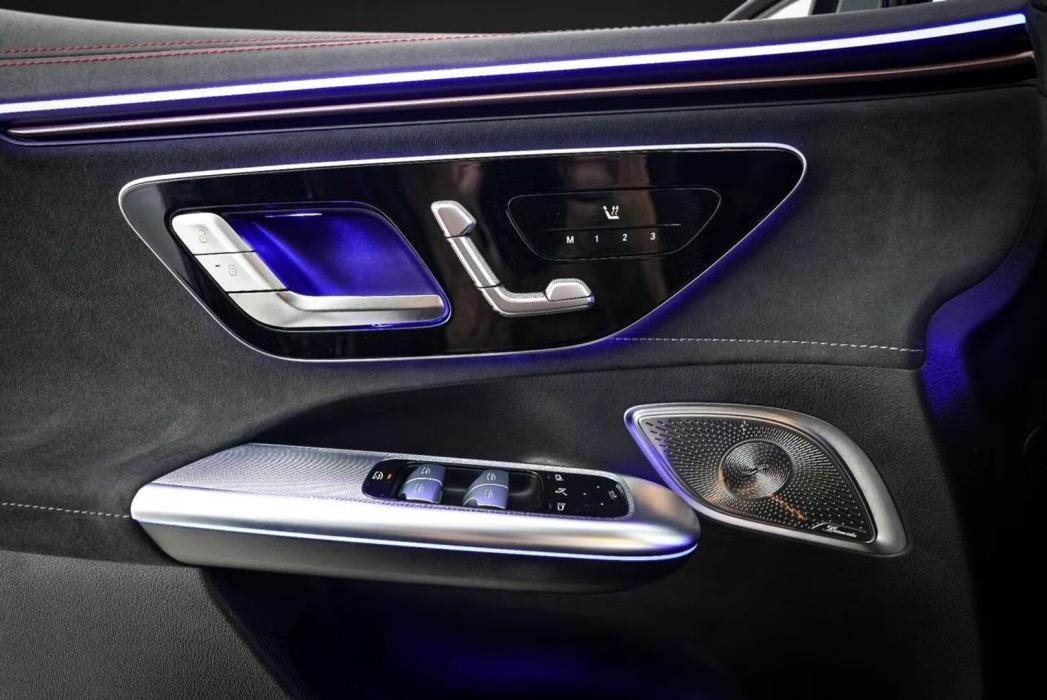 MERCEDES-BENZ EQE SUV 2023