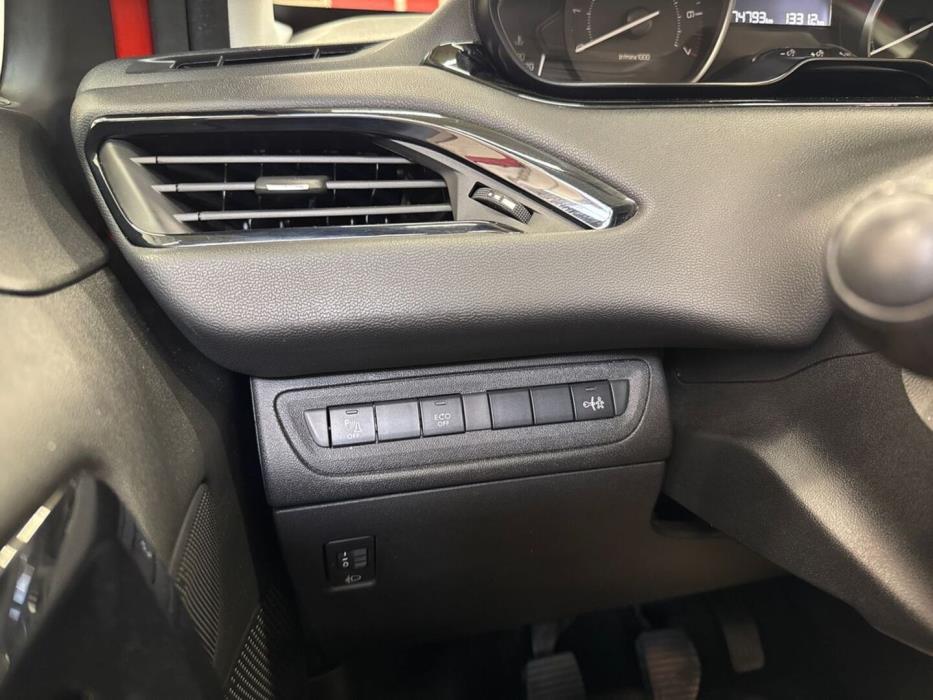 PEUGEOT 208 2019