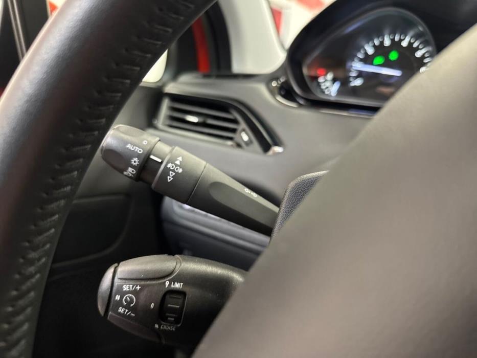 PEUGEOT 208 2019