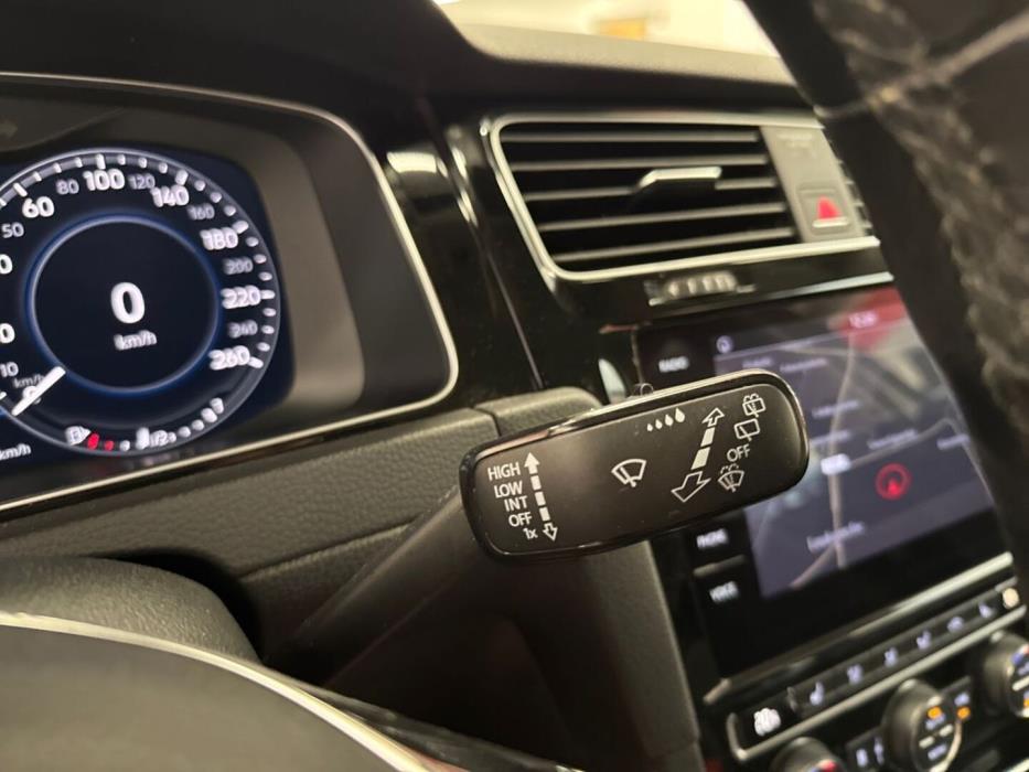 VOLKSWAGEN Golf 2018