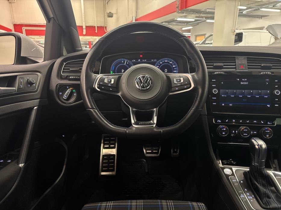 VOLKSWAGEN Golf 2018