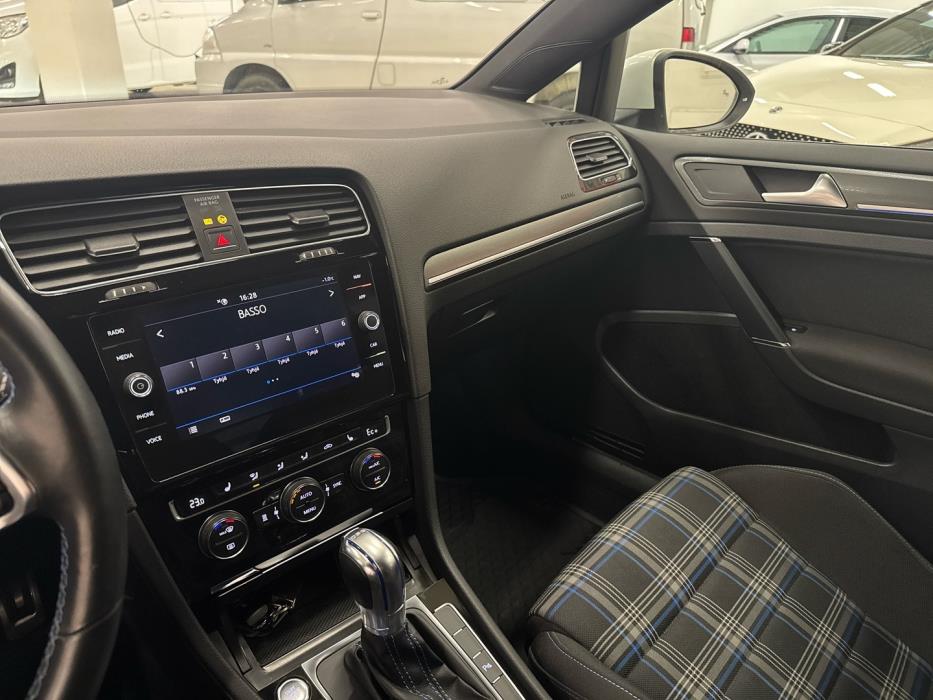 VOLKSWAGEN Golf 2018