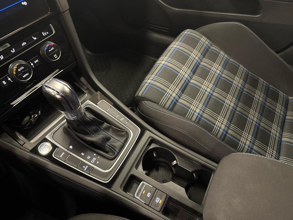 VOLKSWAGEN Golf 2018