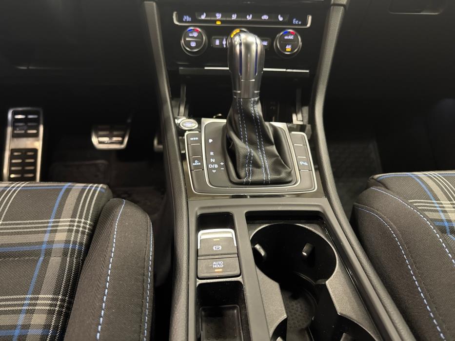 VOLKSWAGEN Golf 2018