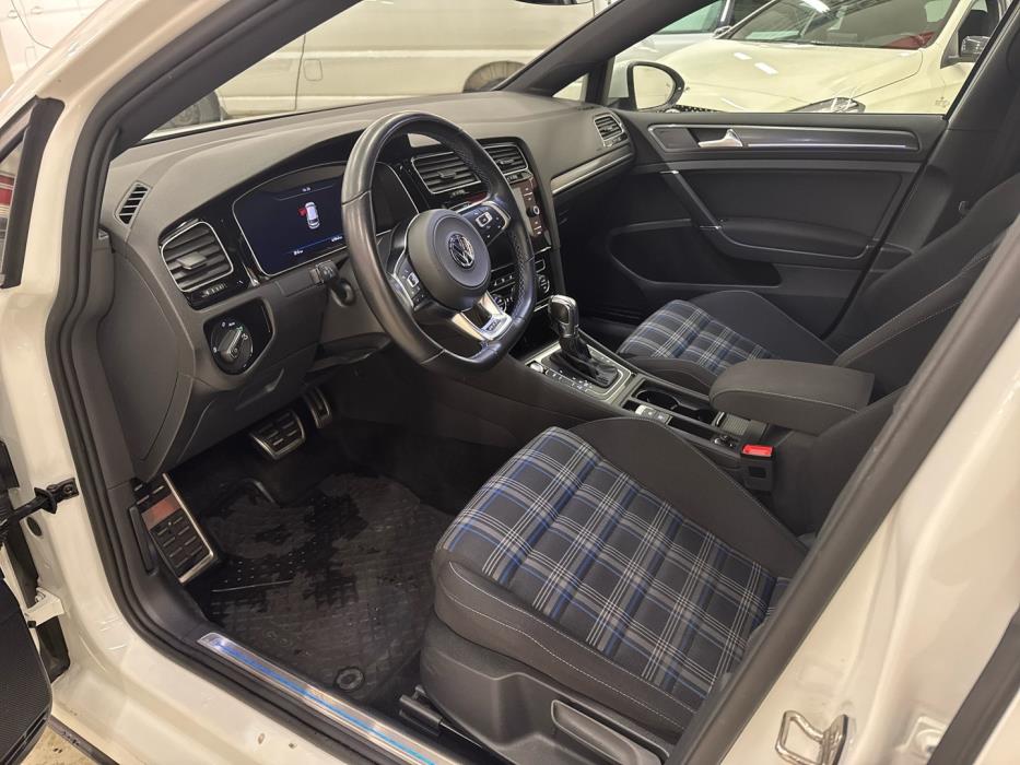 VOLKSWAGEN Golf 2018