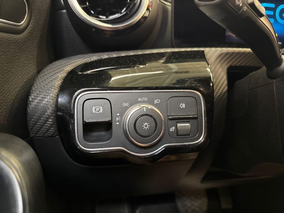 MERCEDES-BENZ A 2021