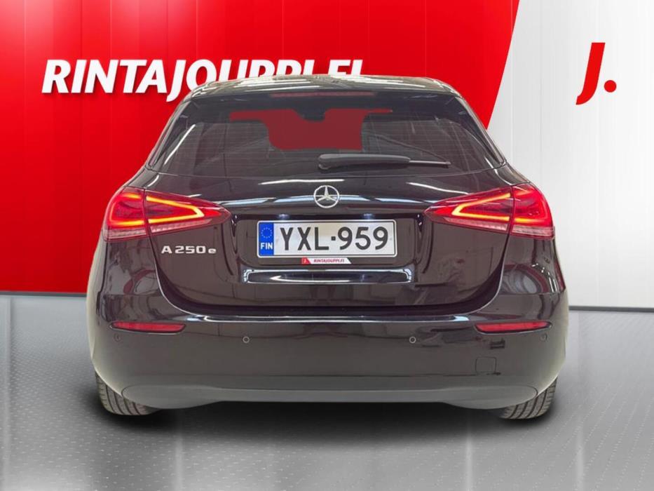 MERCEDES-BENZ A 2021