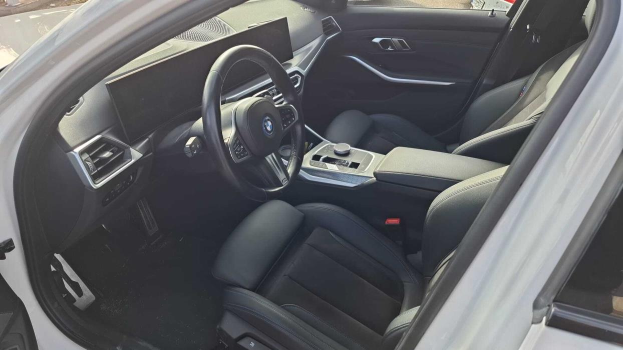 BMW 330 2023