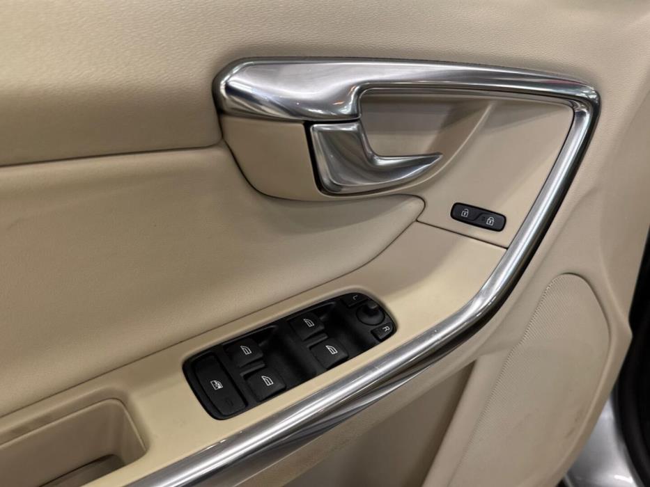 VOLVO V60 2012