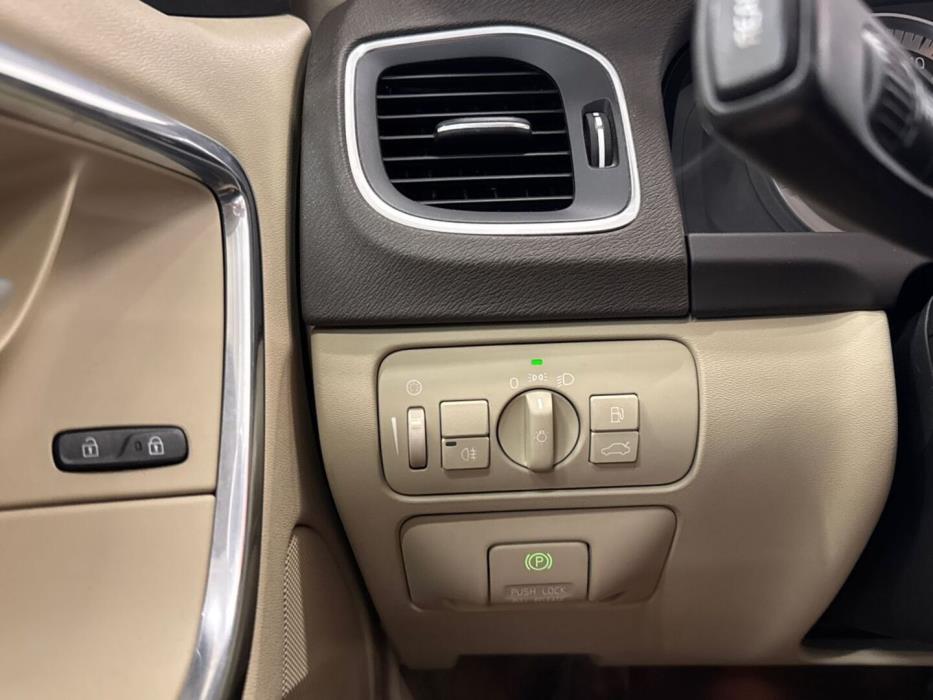 VOLVO V60 2012