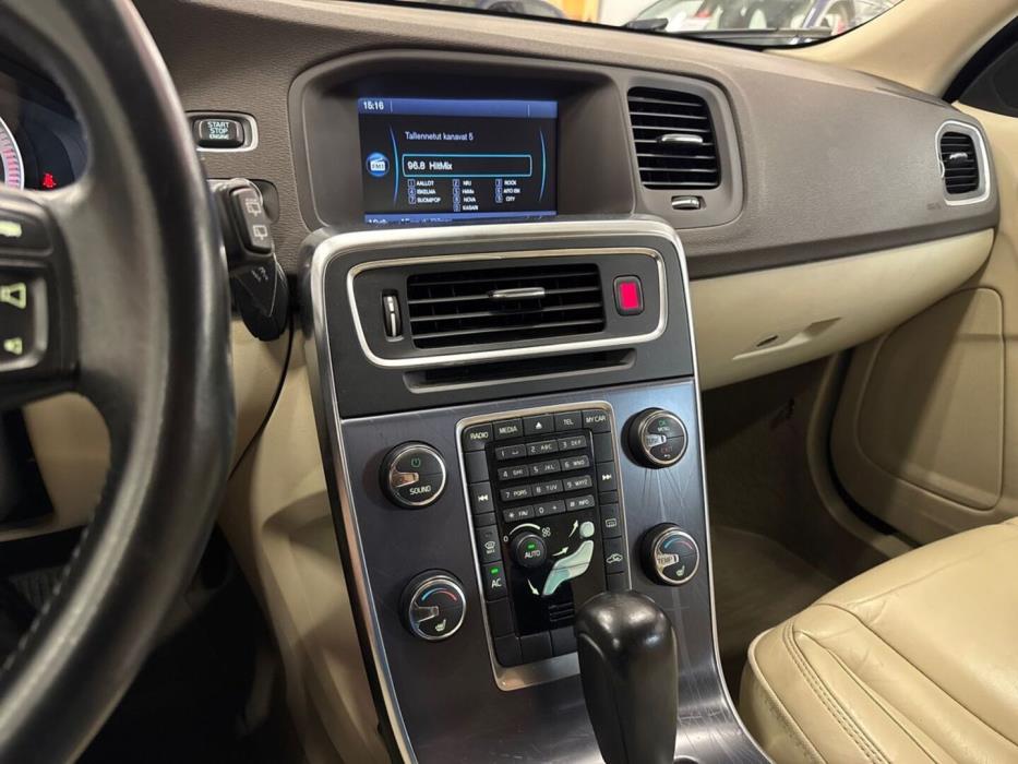 VOLVO V60 2012